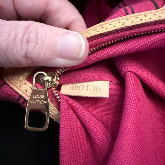 π― Authentic Louis Vuitton Delightful & Pivione Monogram Shoulder Bag - Picture 17 of 17